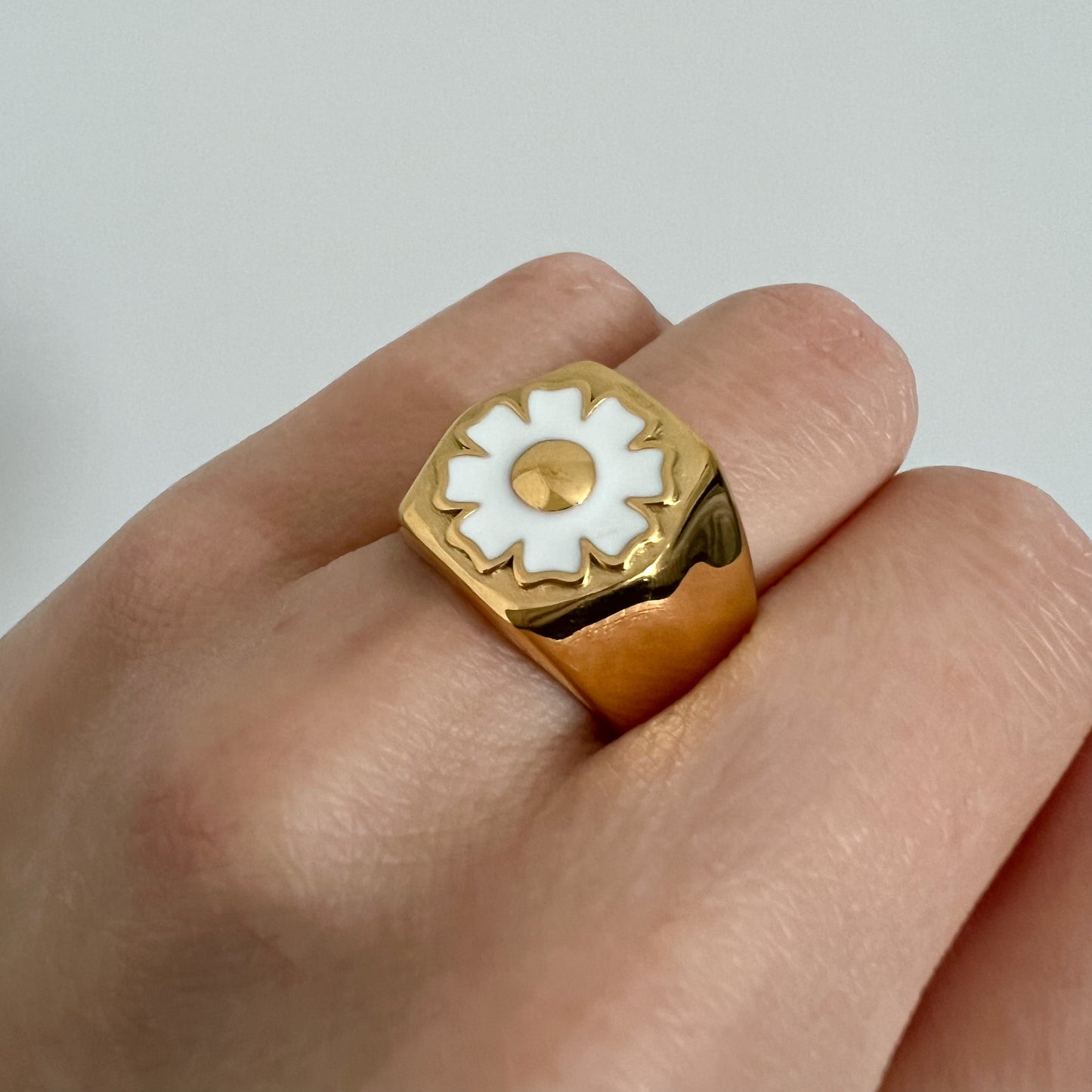 Daisy ring